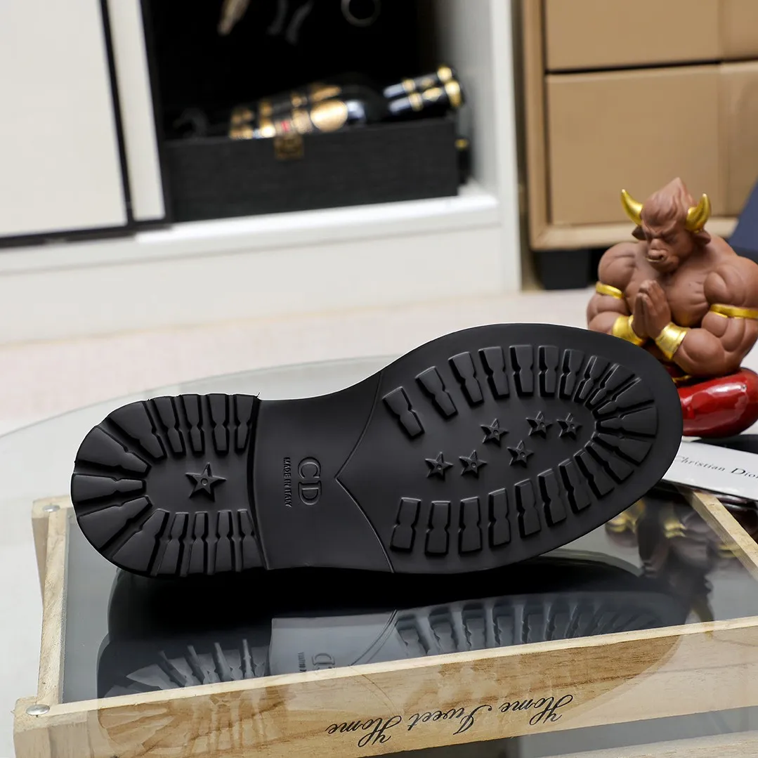 Men's shoes 💰520🕷️🕷️[Dior] Dior's new casual men's shoes are launched in Hong Kong counters. Official website 1:1 production. Italian woven cowhide + water-dyed 🐂 leather lining. Designed by European and American masters. Perfect shape to create counter quality, solid color rubber wear-resistant outsole and classic dazzling toe! Super versatile and very comfortable. High-end without losing taste, fashionable and novel! ! Absolute focus! 8 colors available! Code number 38-45……